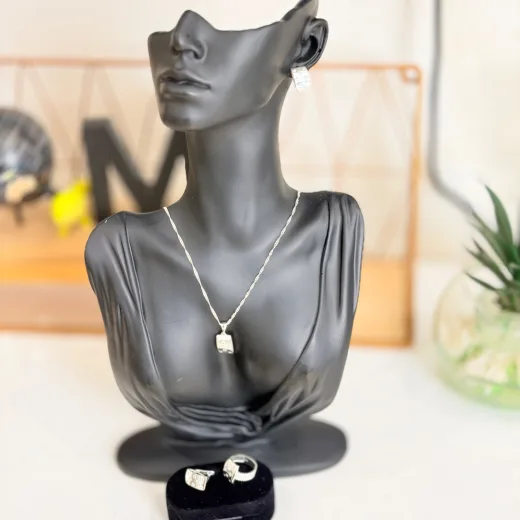 Le Modèle Solitaire Aura
